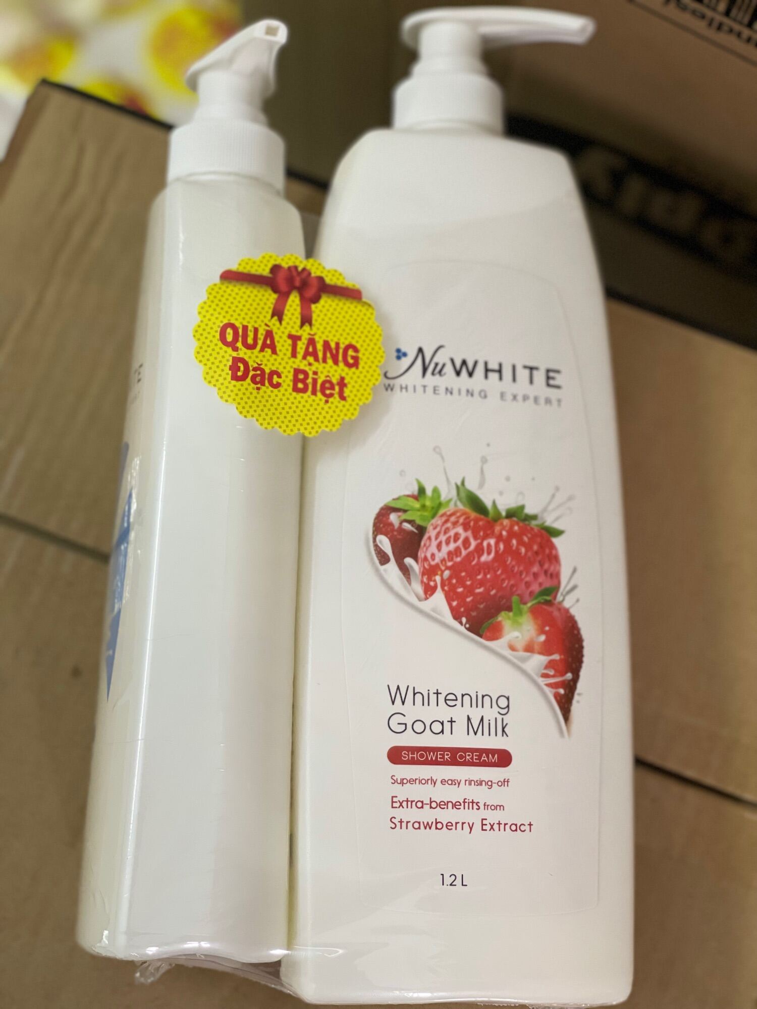 Sữa tắm trắng da NuWhite tinh chất 1.2 lít ( cty hết hàng tặng )