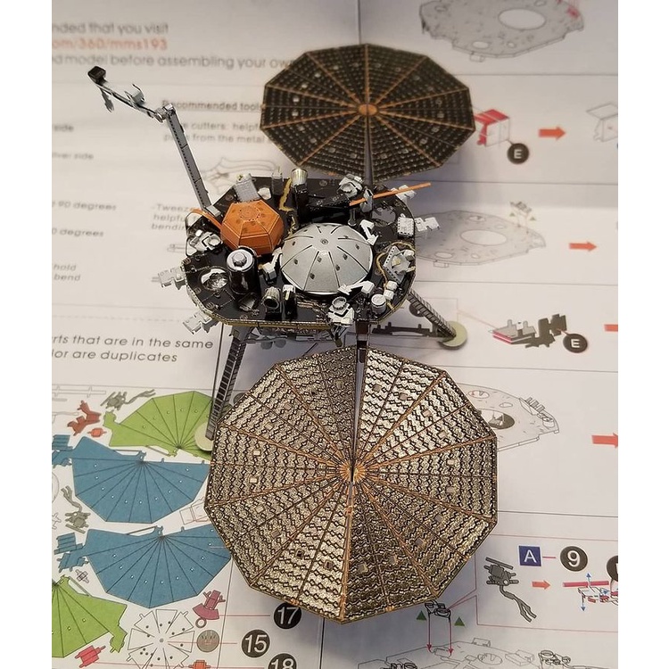 Mô Hình 3D Kim Loại Phi Thuyền Insight Mars Lander (chưa ráp)