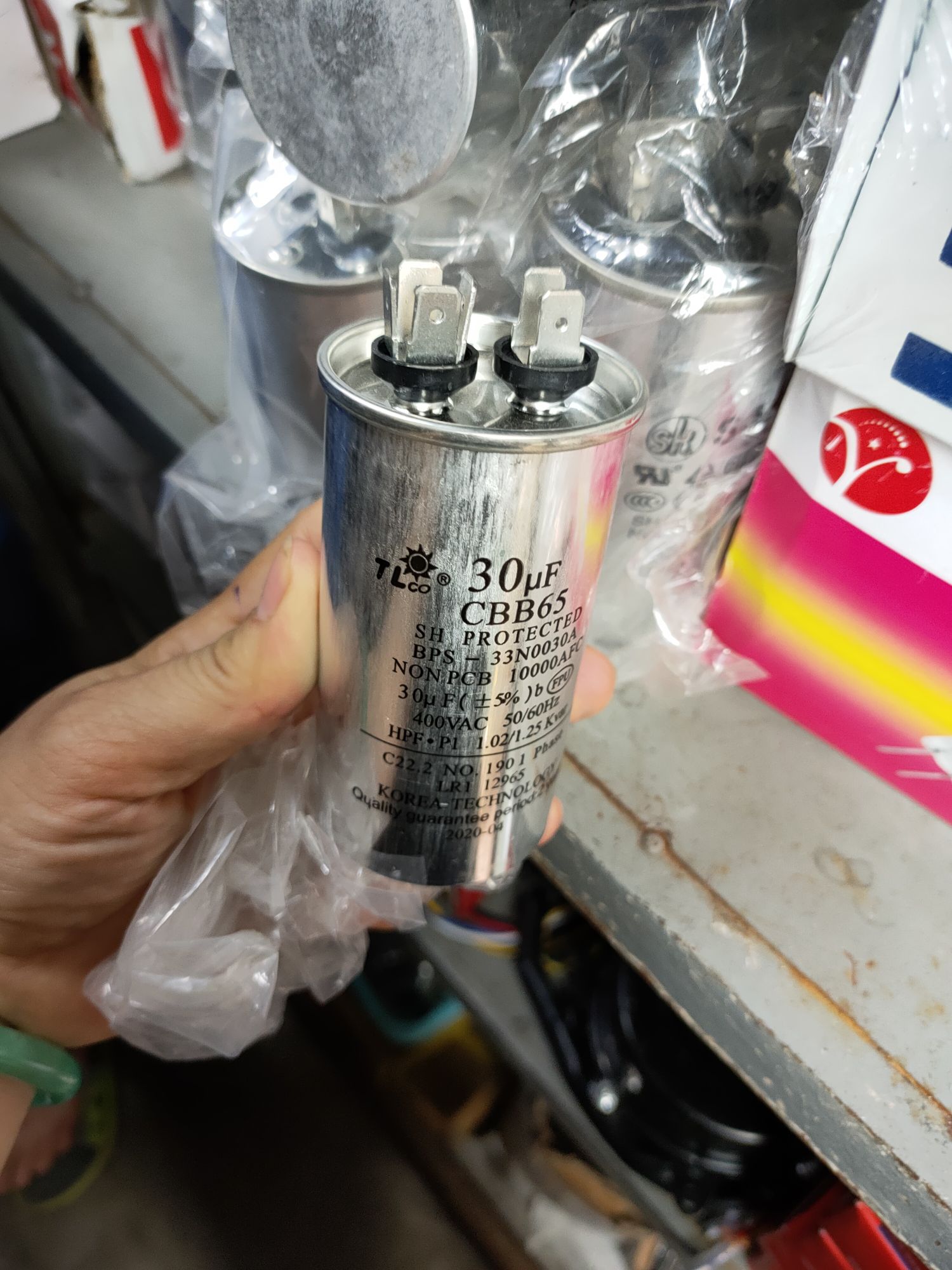 Tụ nhôm điều hòa 30uf 400v