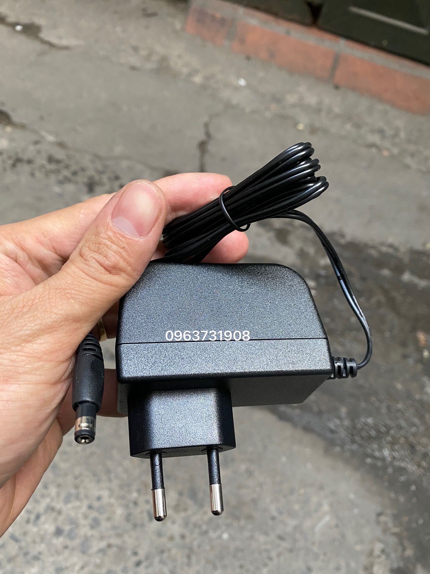 Sạc nguồn mắt camera 12V 1.5A DVE