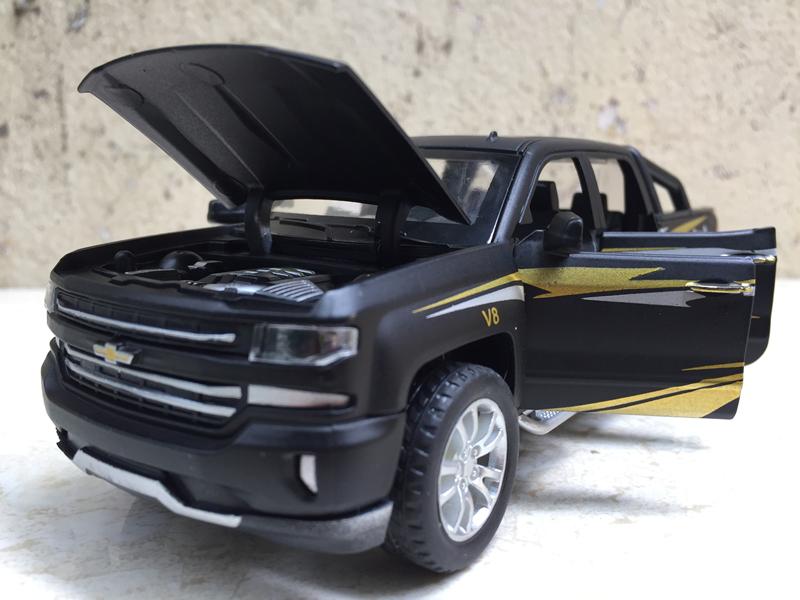 [HCM]Mô hình xe  Chevrolet SILVERADO 1500 2020 1:32