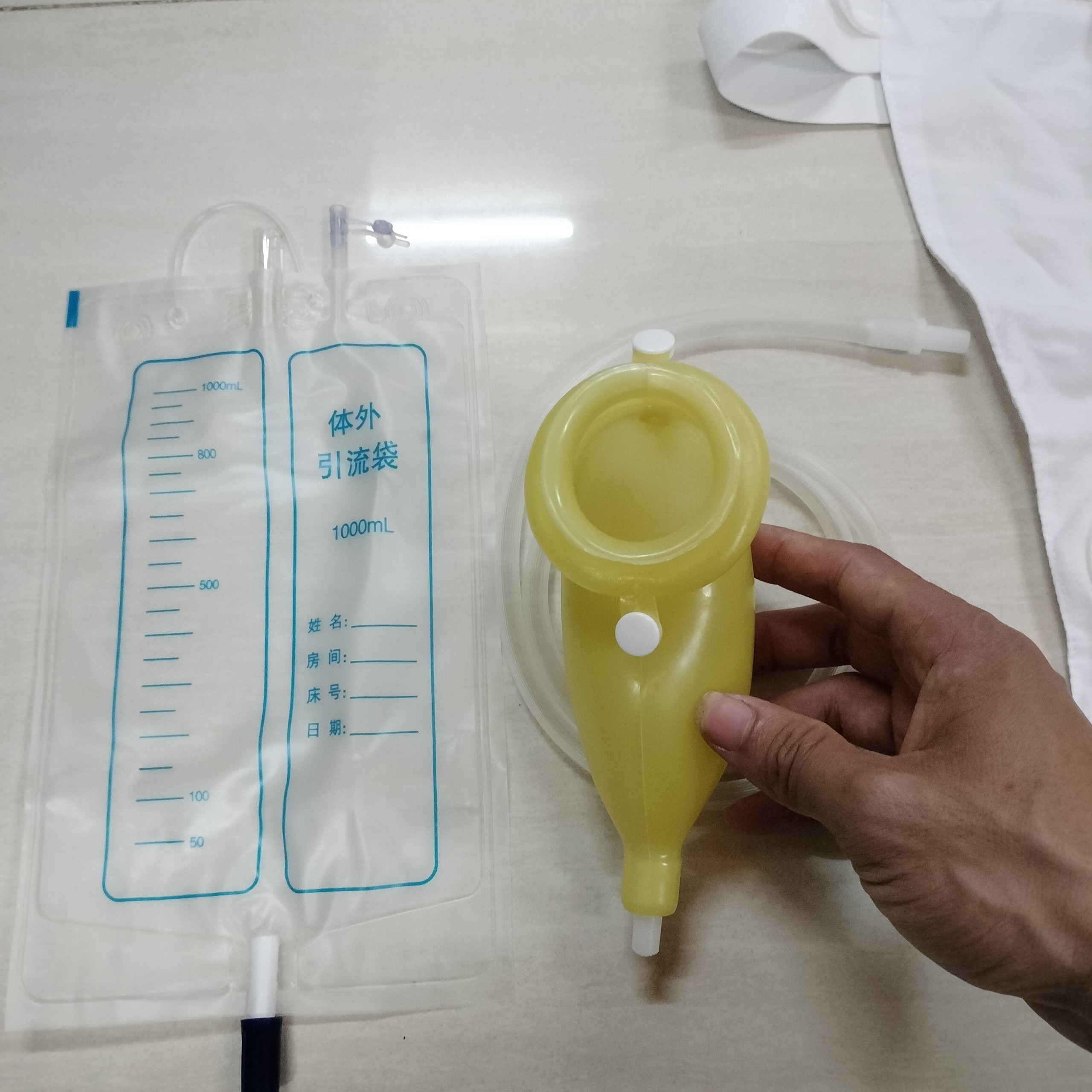 Chụp tiểu nam - chụp tiểu - dụng cụ hỗ trợ đi tiểu - capot chụp tiểu nam