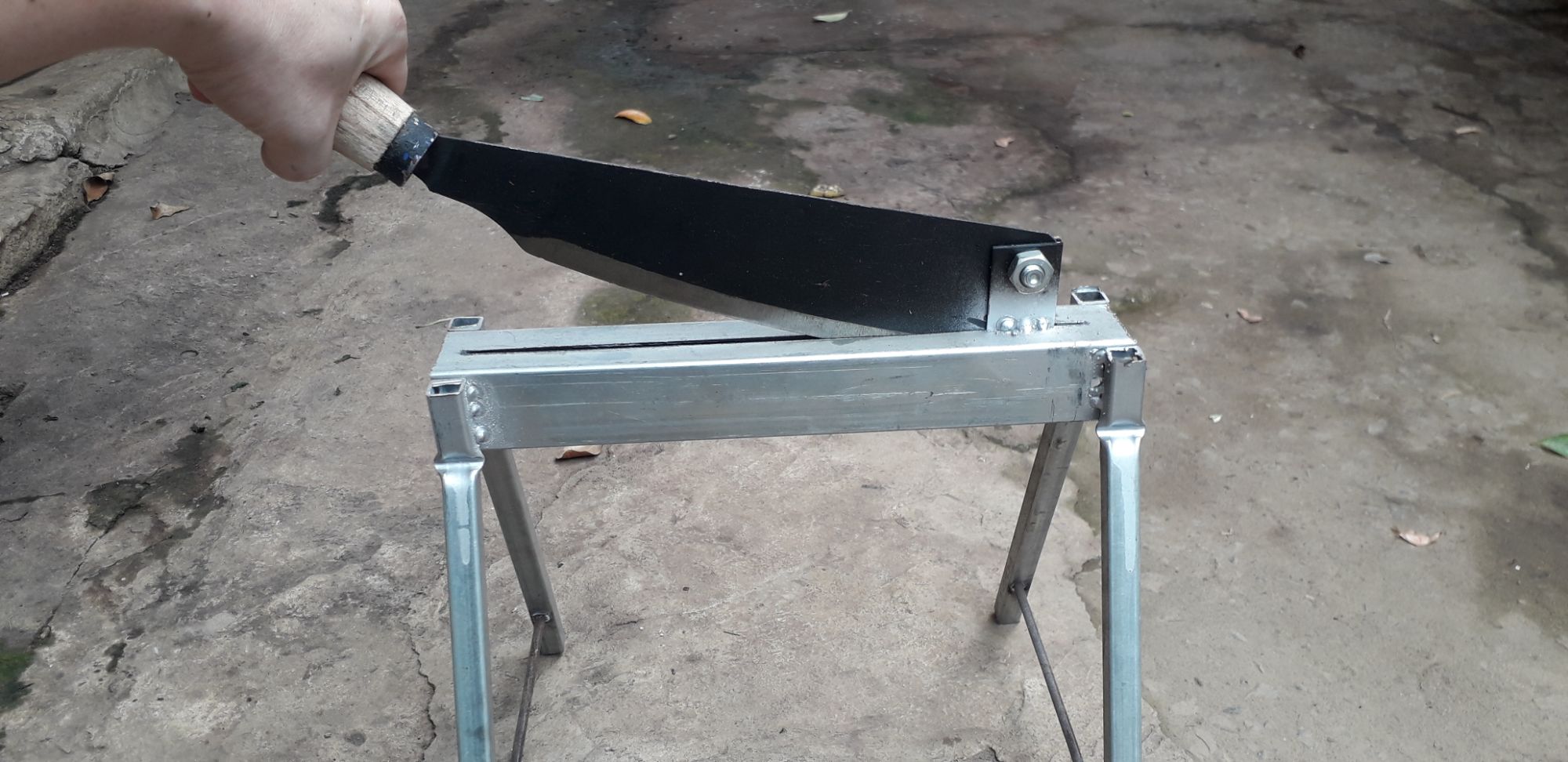 Dao cắt khúc mía có chân