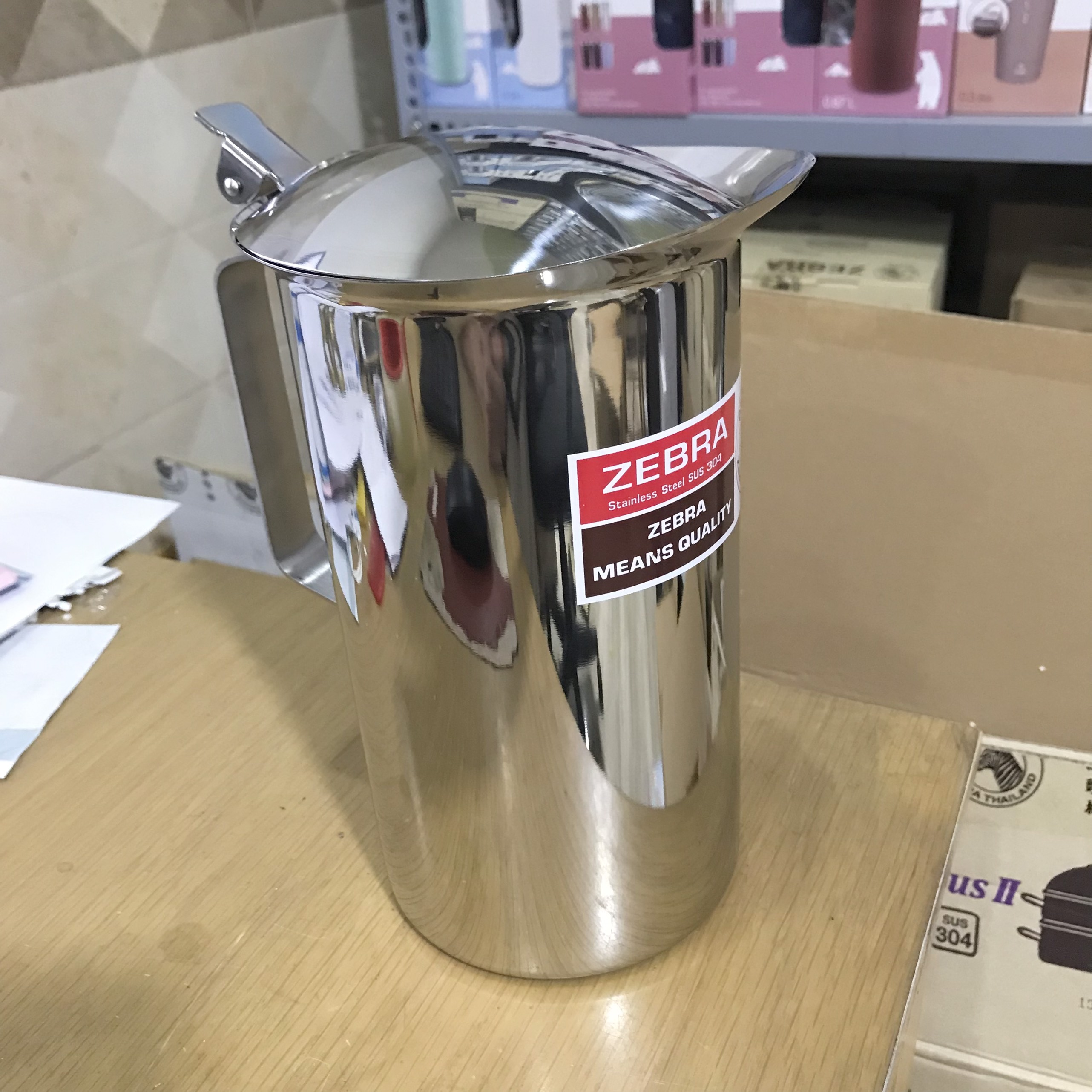 Ca nước 11cm có nắp 1.9L Zebra 115012