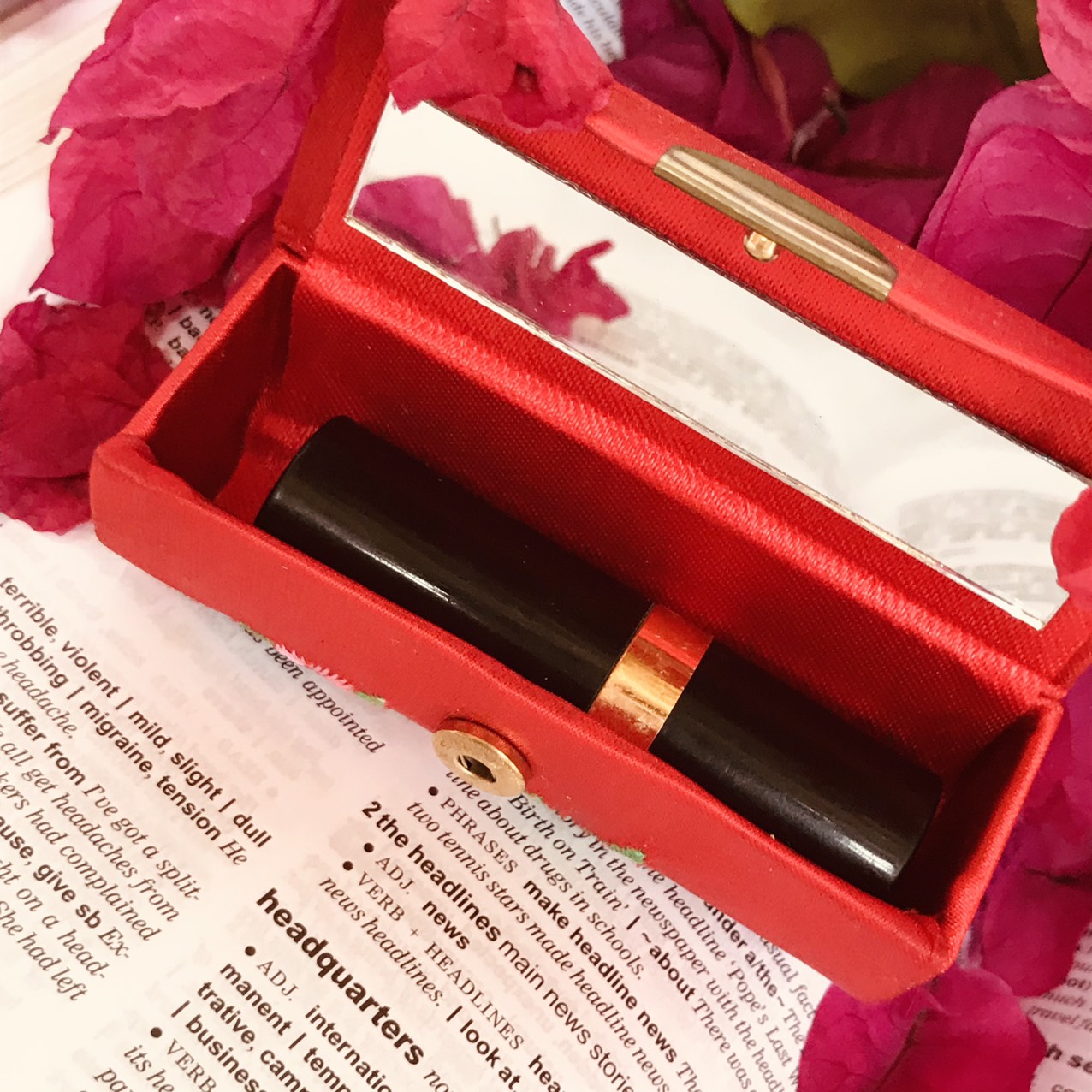 { SẢN PHẨM MỚI VỀ} Hộp Đựng Son Thêu Hoa tTheo Phong Cách Retro Độc Đáo Kích Thước 8.7*3*3cm