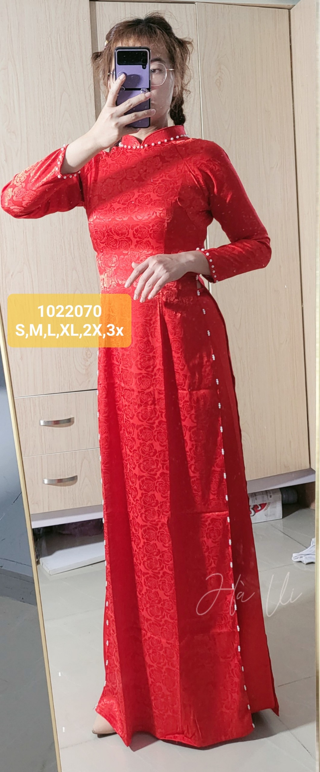 Áo dâu chất nhung và lụa đính ngọc (áo)