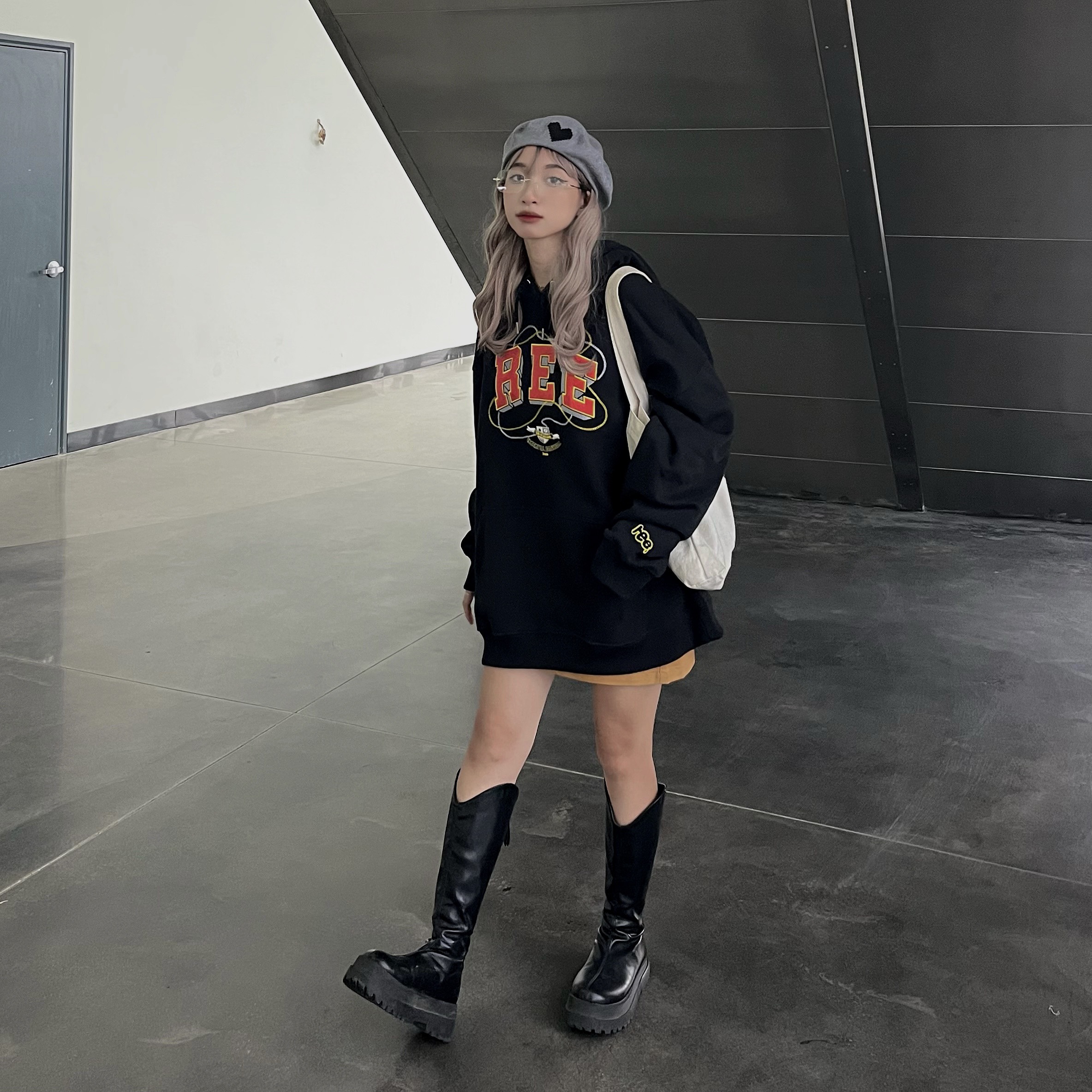 LOCAL BRAND REE - ÁO HOODIE BASIC THÊU DA MÀU ĐEN