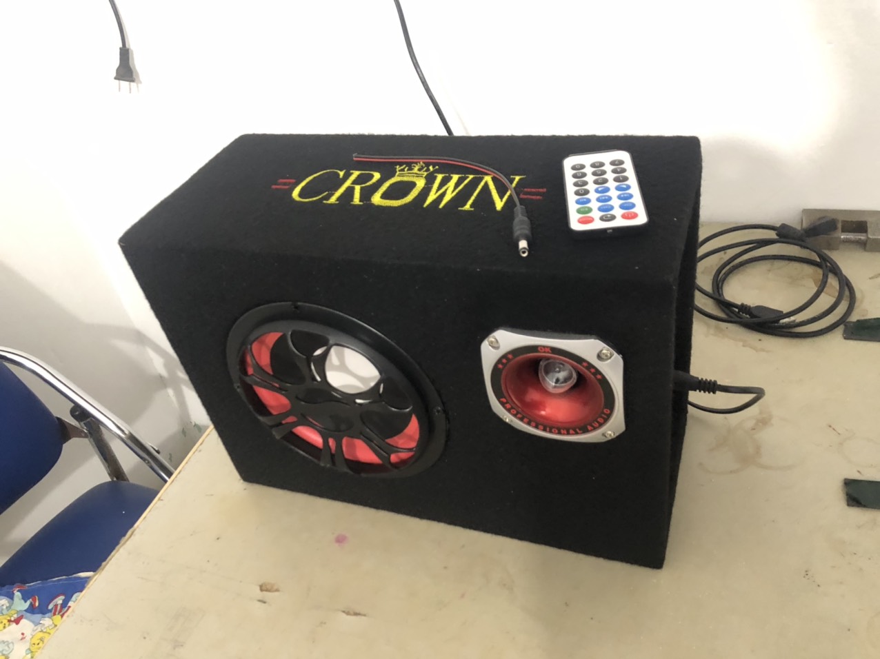 Loa Crown 6 bluetooth đế vuông Bass căng đét.
