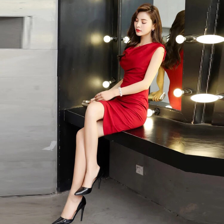 Đầm ôm body cổ đổ màu đỏ