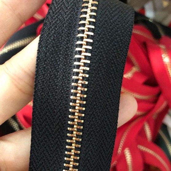 Black Zipper Puller # 5 (Excluding Tractor Head, Tractor Hitch)