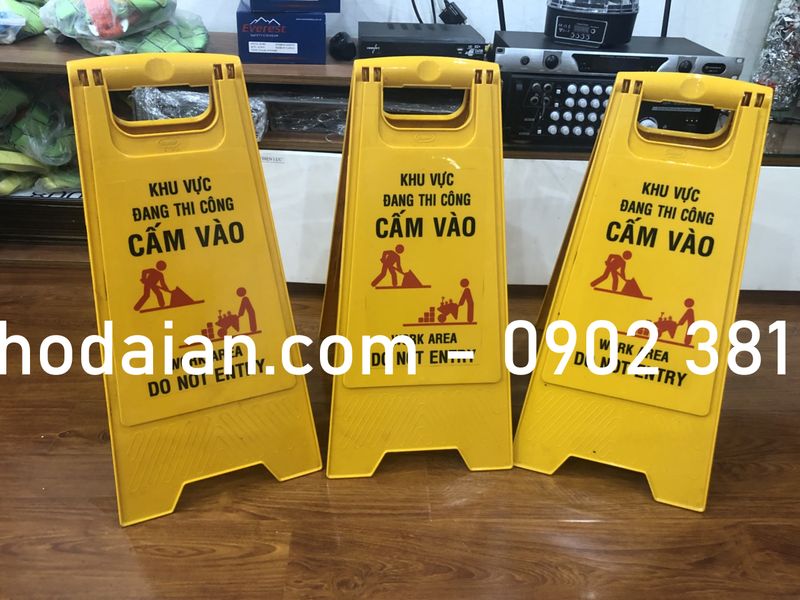 Biển cảnh báo khu vực đang thi công kiểu chữ A gấp gọn