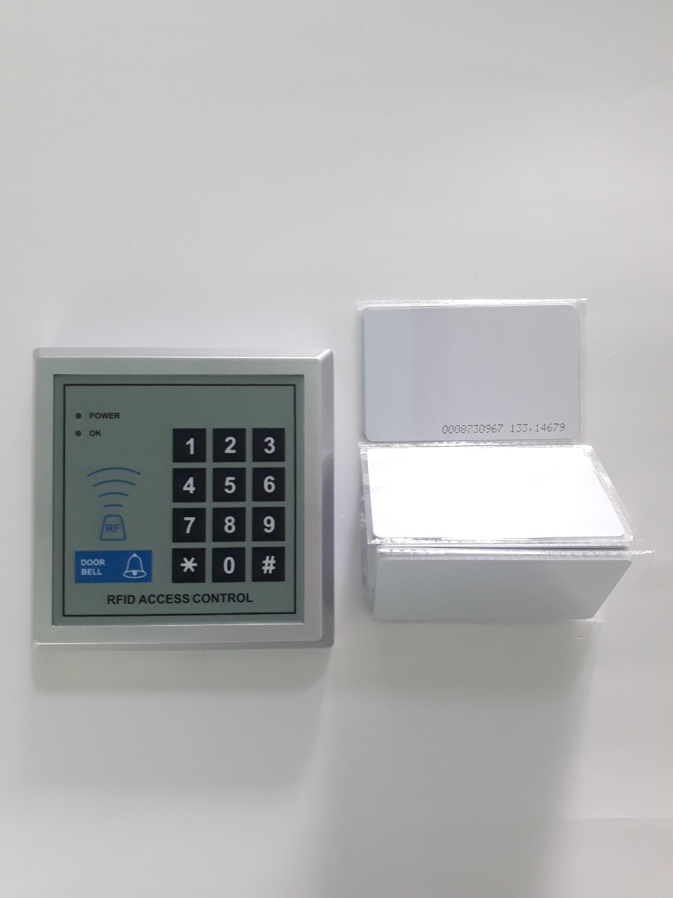 Đầu đọc thẻ từ RFID và bàn phím số tần số + 10 thẻ từ