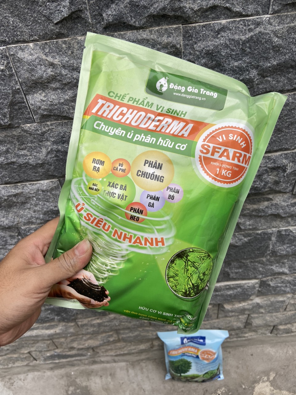 Gói 1kg Nấm đối kháng Trichoderma Plus Humic và Trichoderma SFARM
