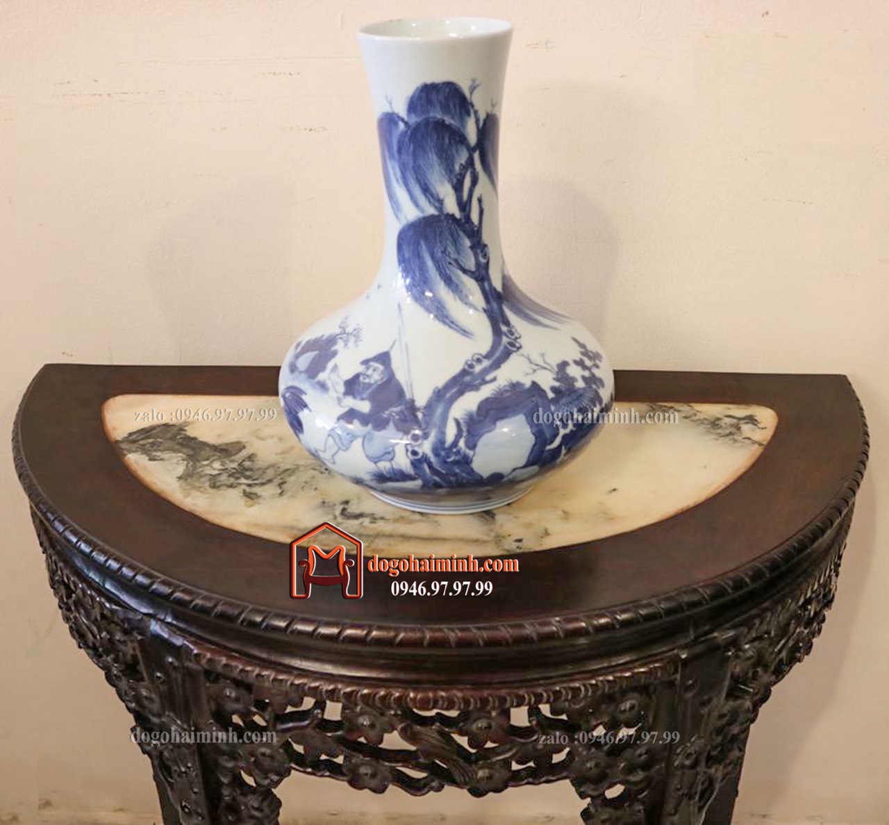 Bàn bán nguyệt chạm tích " MAI ĐIỂU "
