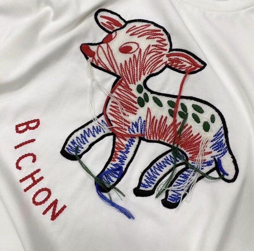 Phông thêu hình hàng Qccc