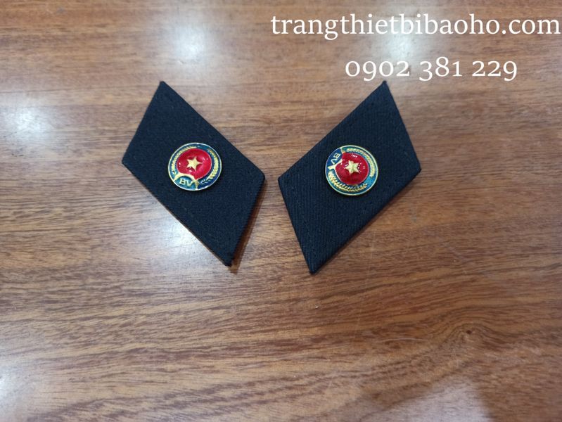 Ve đính cổ áo bảo vệ có sao (1 cặp)