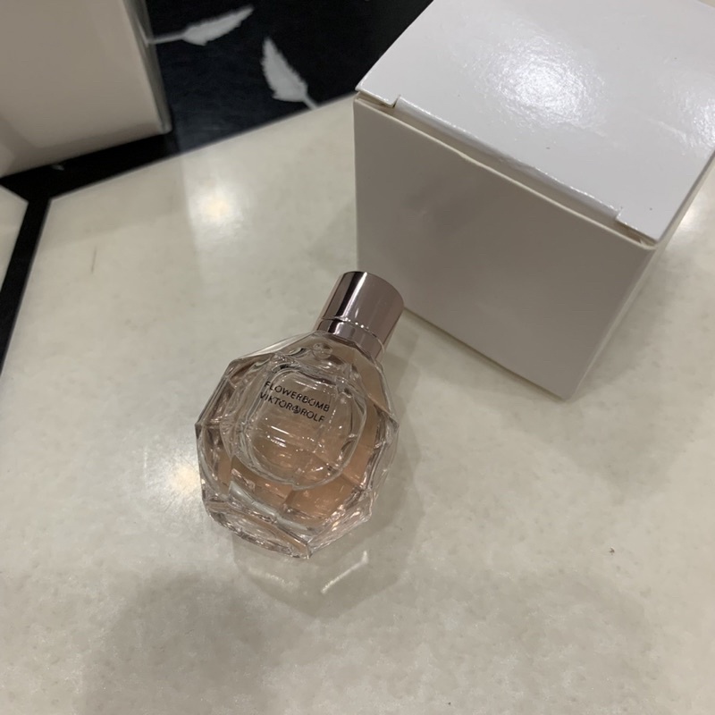 Nước hoa nữ Mini Viktor & Rolf Flowerbomb edp 7ml (hộp như hình)