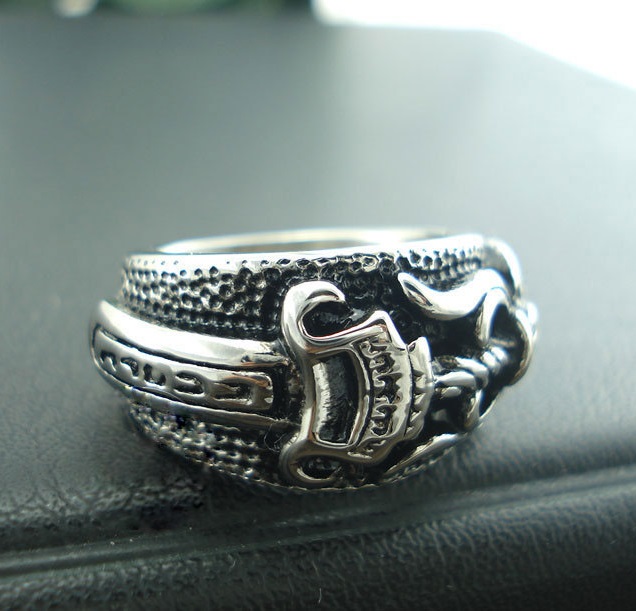 Nhẫn Chrome Heart cây kiếm