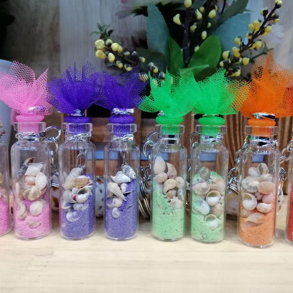 MÓC KHÓA CHAI THỦY TINH ĐỰNG ỐC VÀ CÁT MÀU SIZE 1.5 * 6 CM