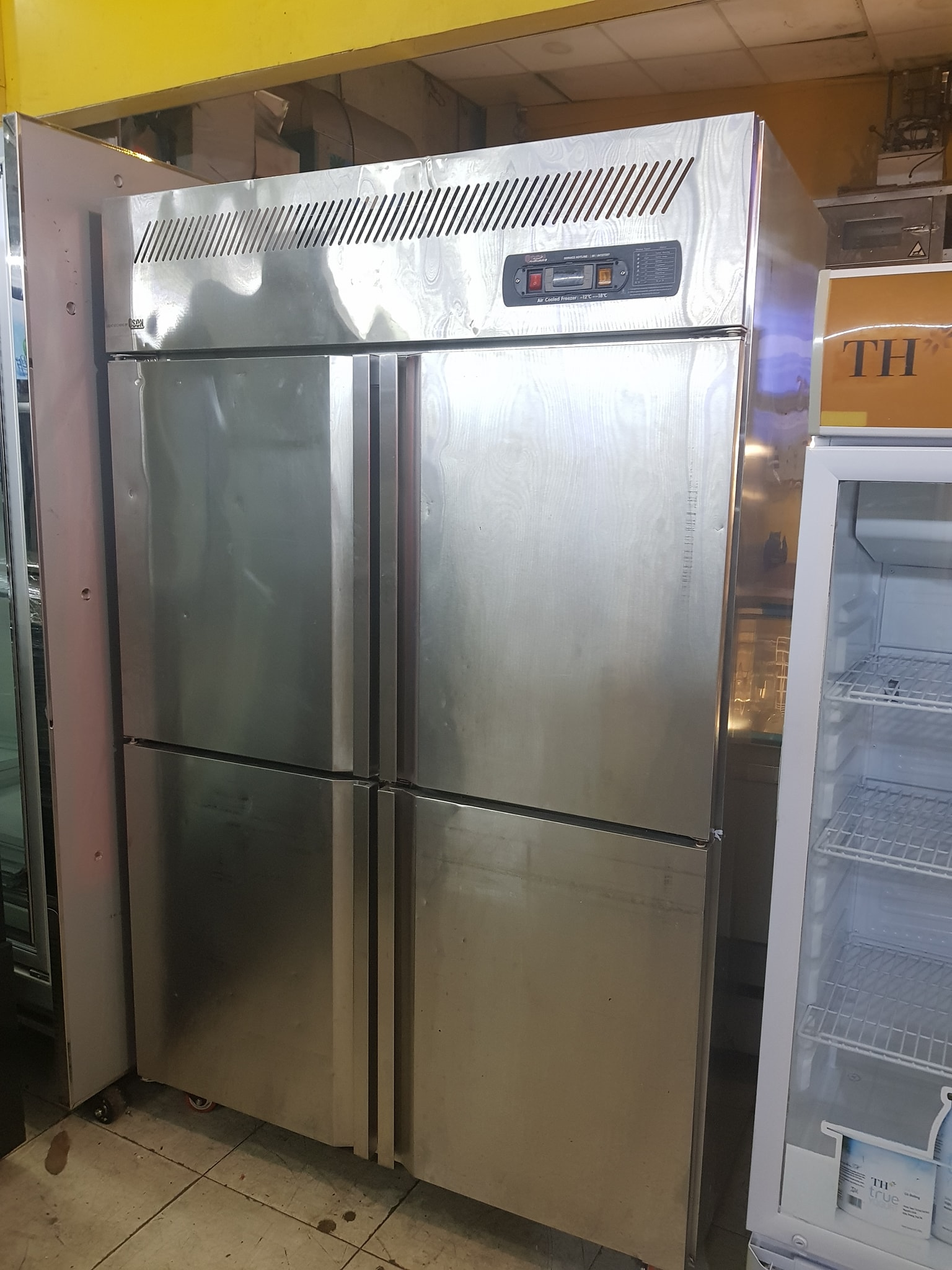 tủ đông inox 4 cánh dung tích 1200L nhập khẩu đài loan mới 95%