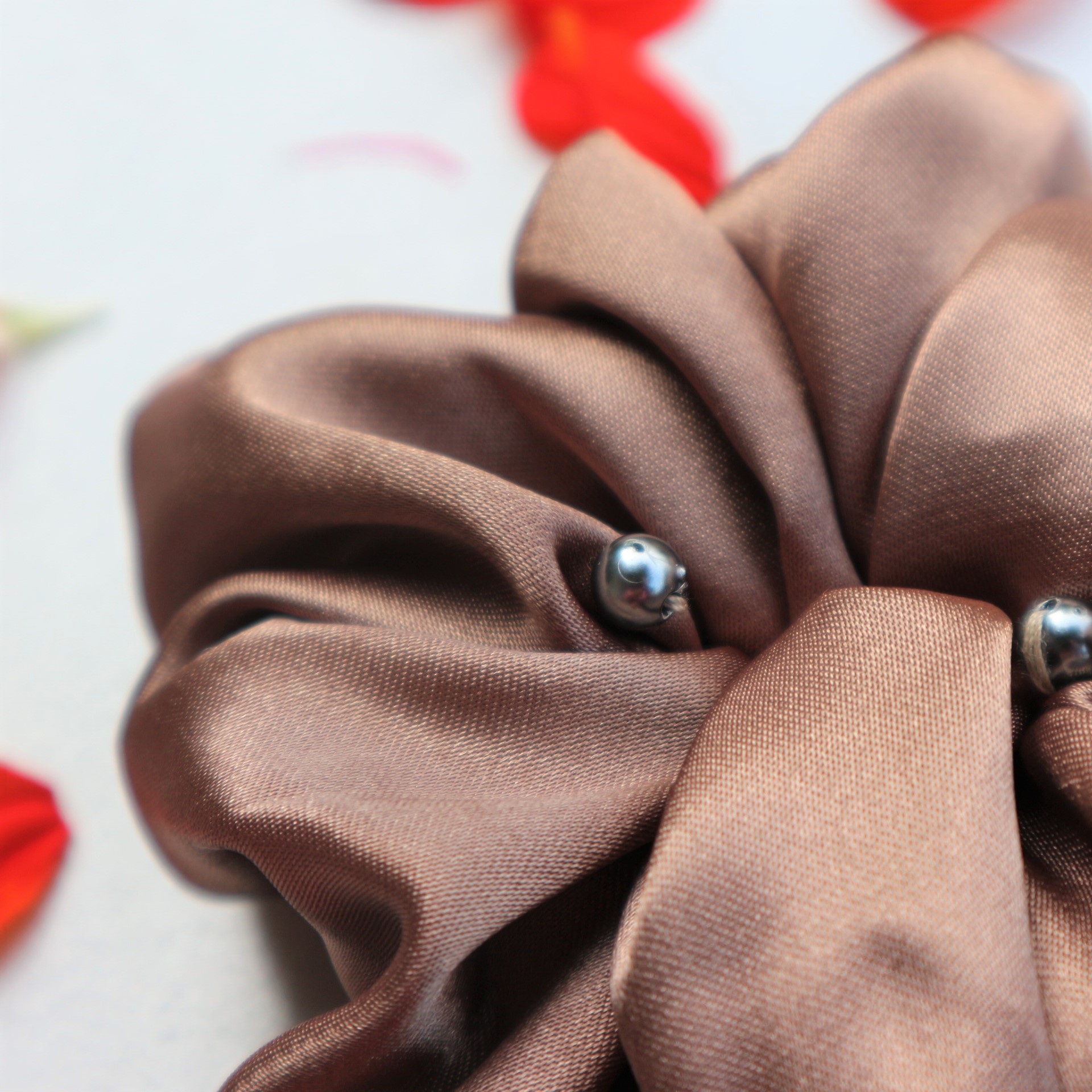 CỘT TÓC SCRUNCHIES ĐÍNH NGỌC TRA  2 CÁI RẺ BẤT NGỜ