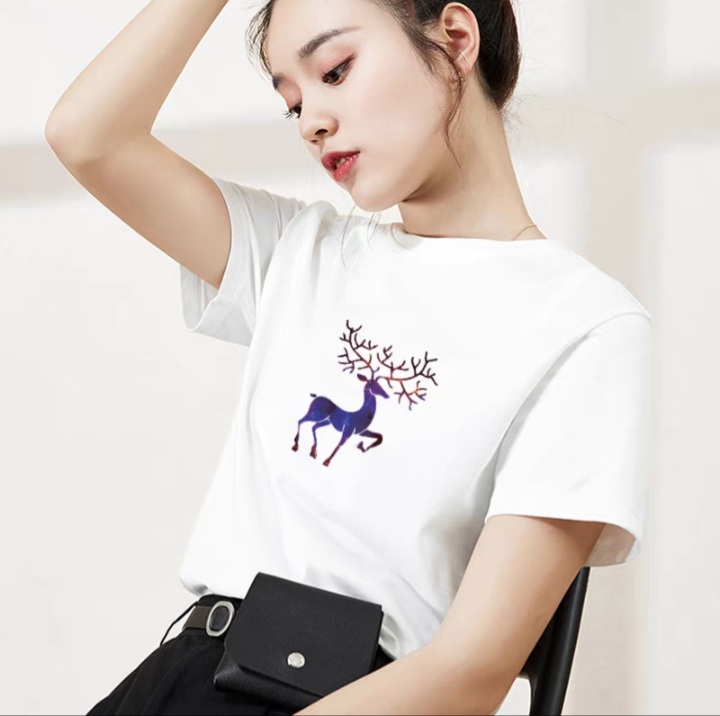 Áo thun tay ngắn cổ tròn in hình Hươu tài lộc T065