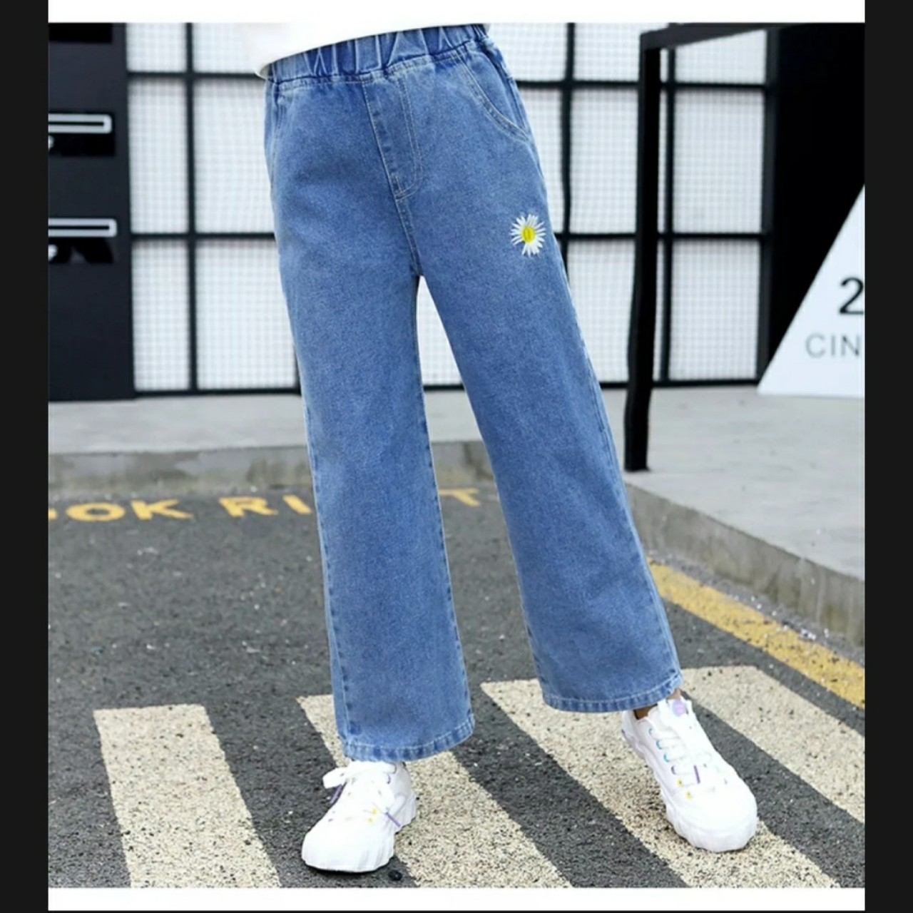 [Hoàn tiền 6%] Quần jeans ống xuông thêu hoa cúc cho bé gái 20-25kg