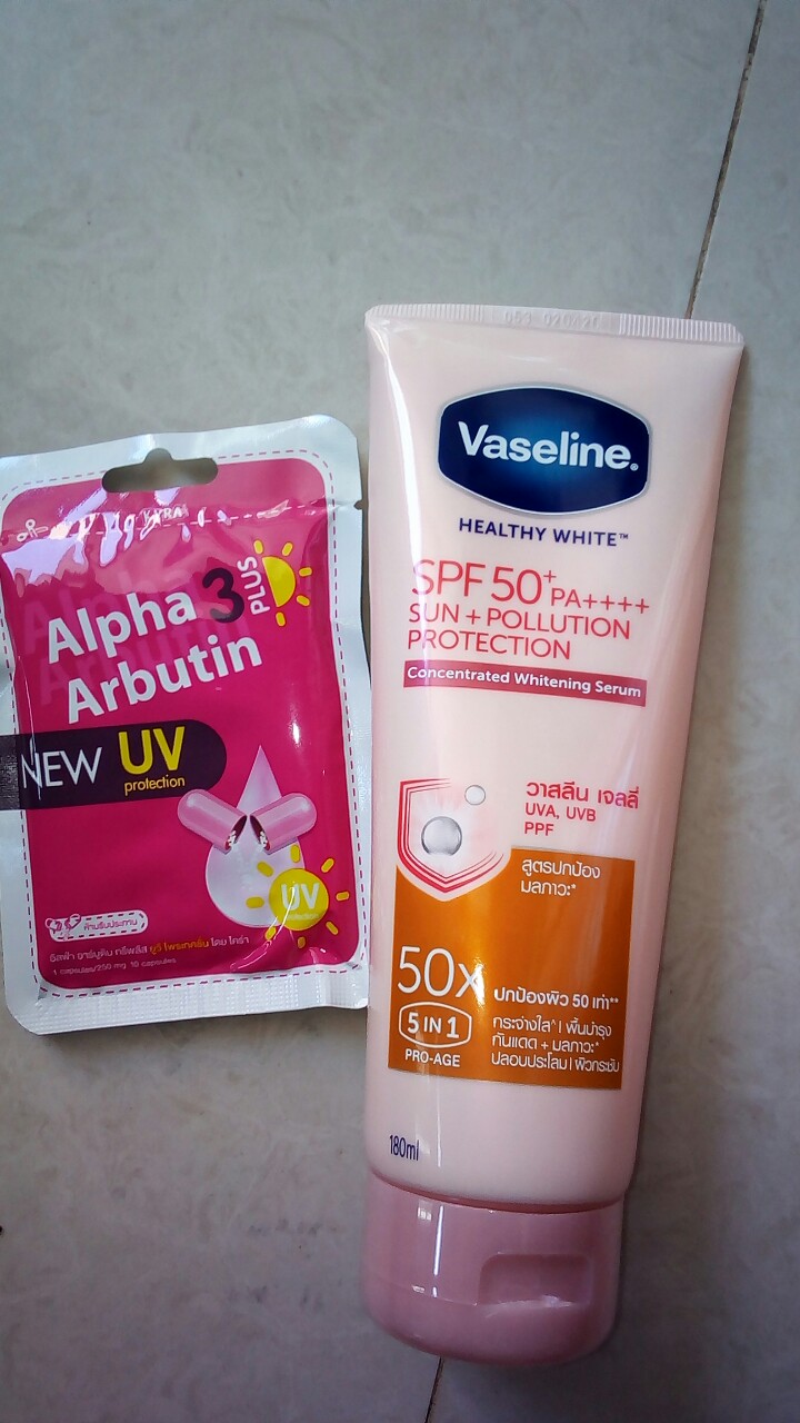 combo vaselin 50x 320ml + vỉ kích trắng arbutin