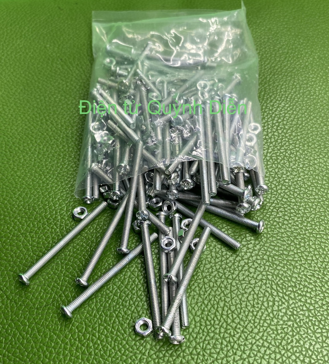 Ốc vít tán M3 3ly dài 4cm ( túi 200g ) 90 con