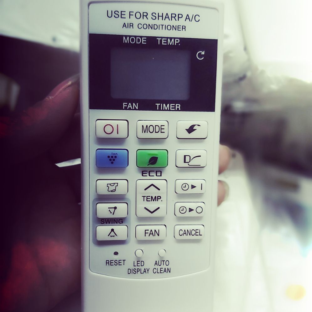 điều khiển điều hòa shap lá