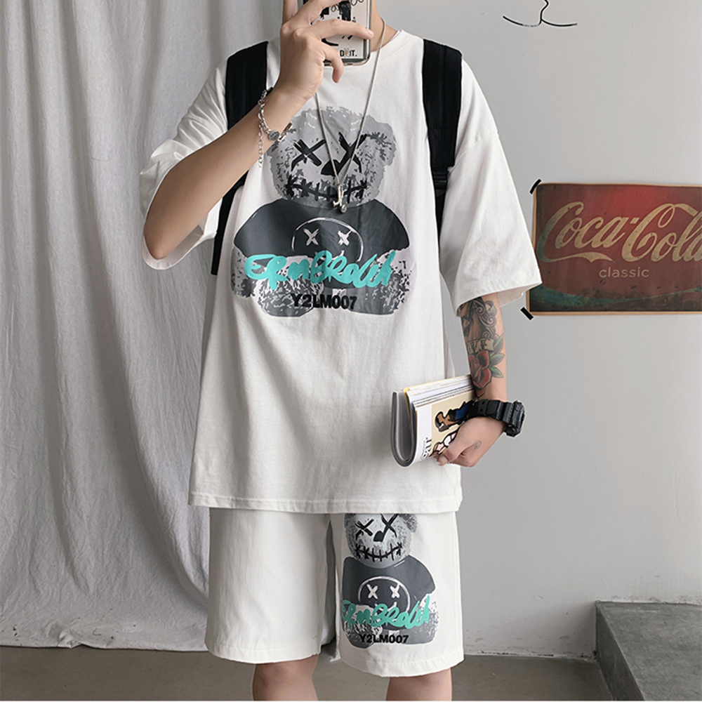 Bộ Quần Áo Thun Nam Áo Ngắn Tay Cổ Tròn IN Hình Gấu Đáng Yêu Kết Hợp Quần Shorts Trơn Có Túi Hot Trend 2024 Thời Trang FASHION4MENHN SET NAM 90000163