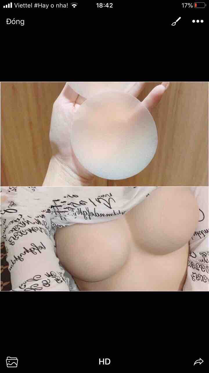 Miếng dán ngực thần thánh.