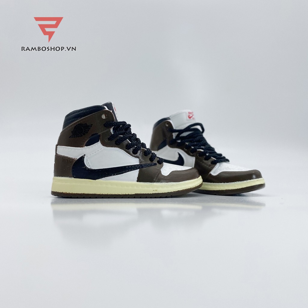 Móc khóa giày Jordan 1 Retro High Travis Scott tỉ lệ 1:6