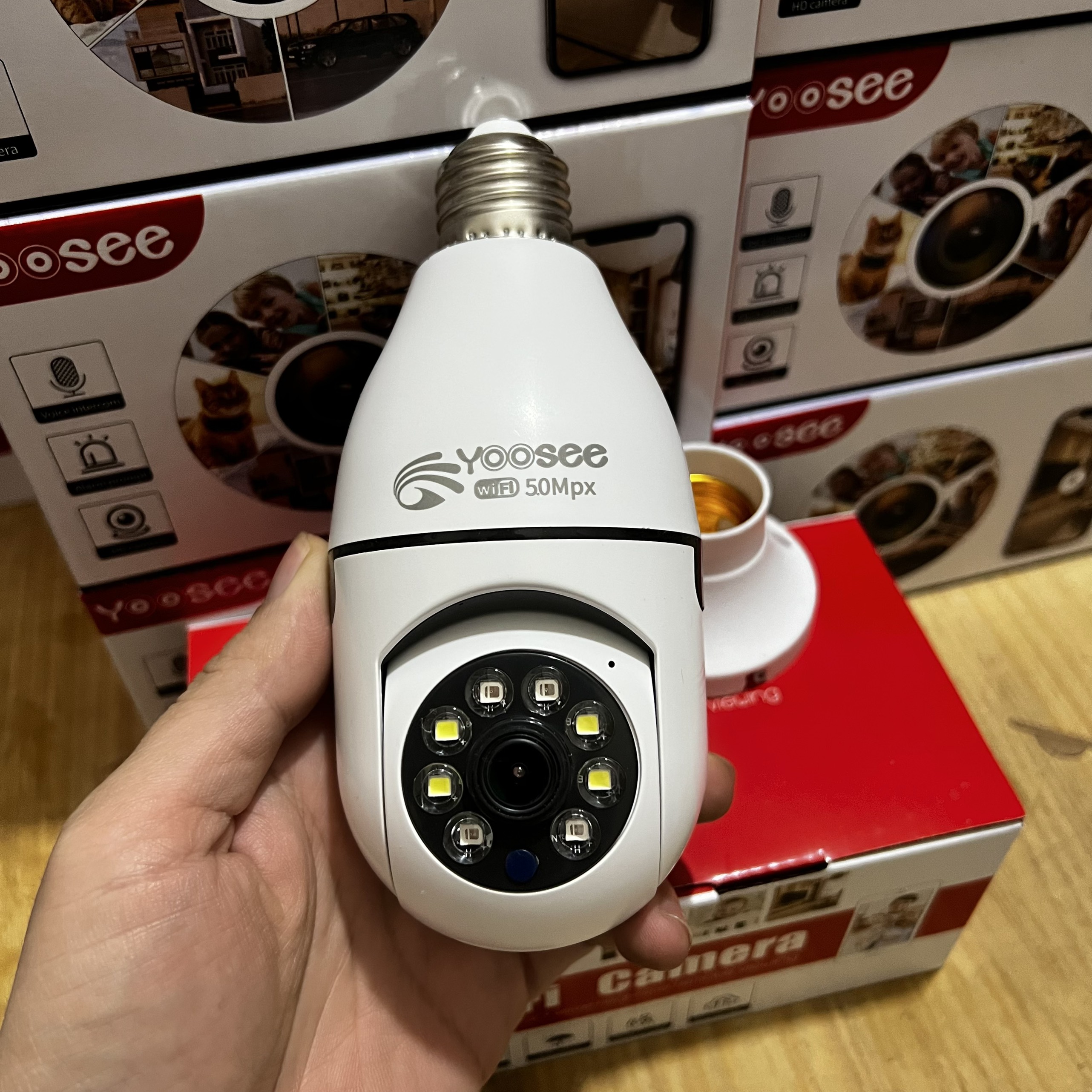 Camera Yoosee PTZ bóng đèn FHD 1080p Rõ nét, Có đèn Led chiếu sáng ban đêm, Xoay 360 độ, Đàm thoại 2 chiều