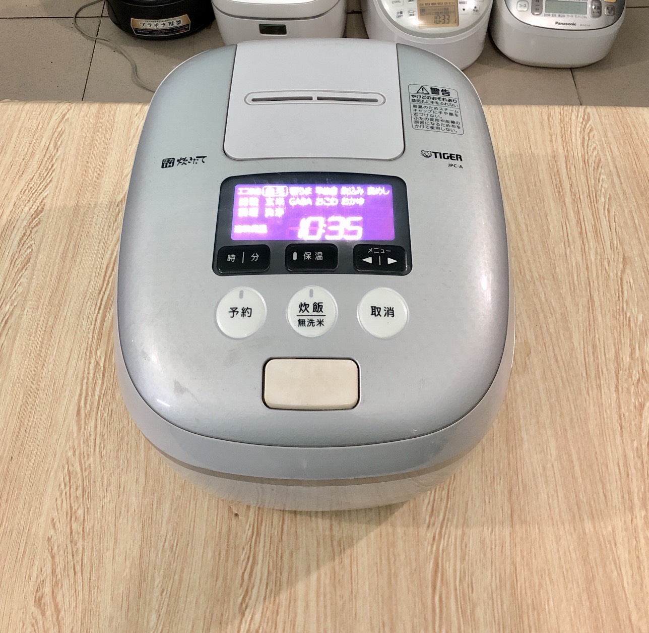 Nồi cơm điện cao tần nội địa Nhật Bản Tiger áp suất 2 bi màn hình led dòng VIP của hãng