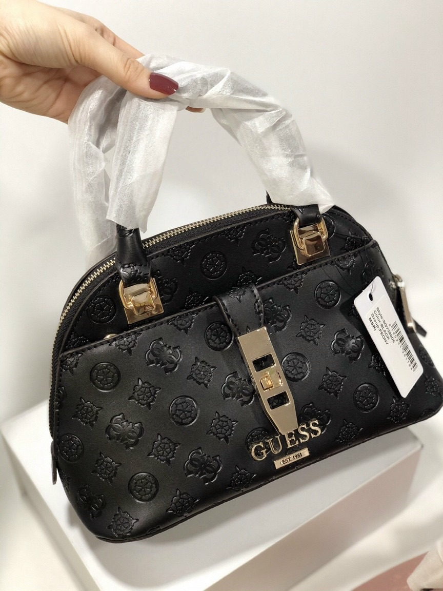 Túi xách Guess dáng hến siêu iu