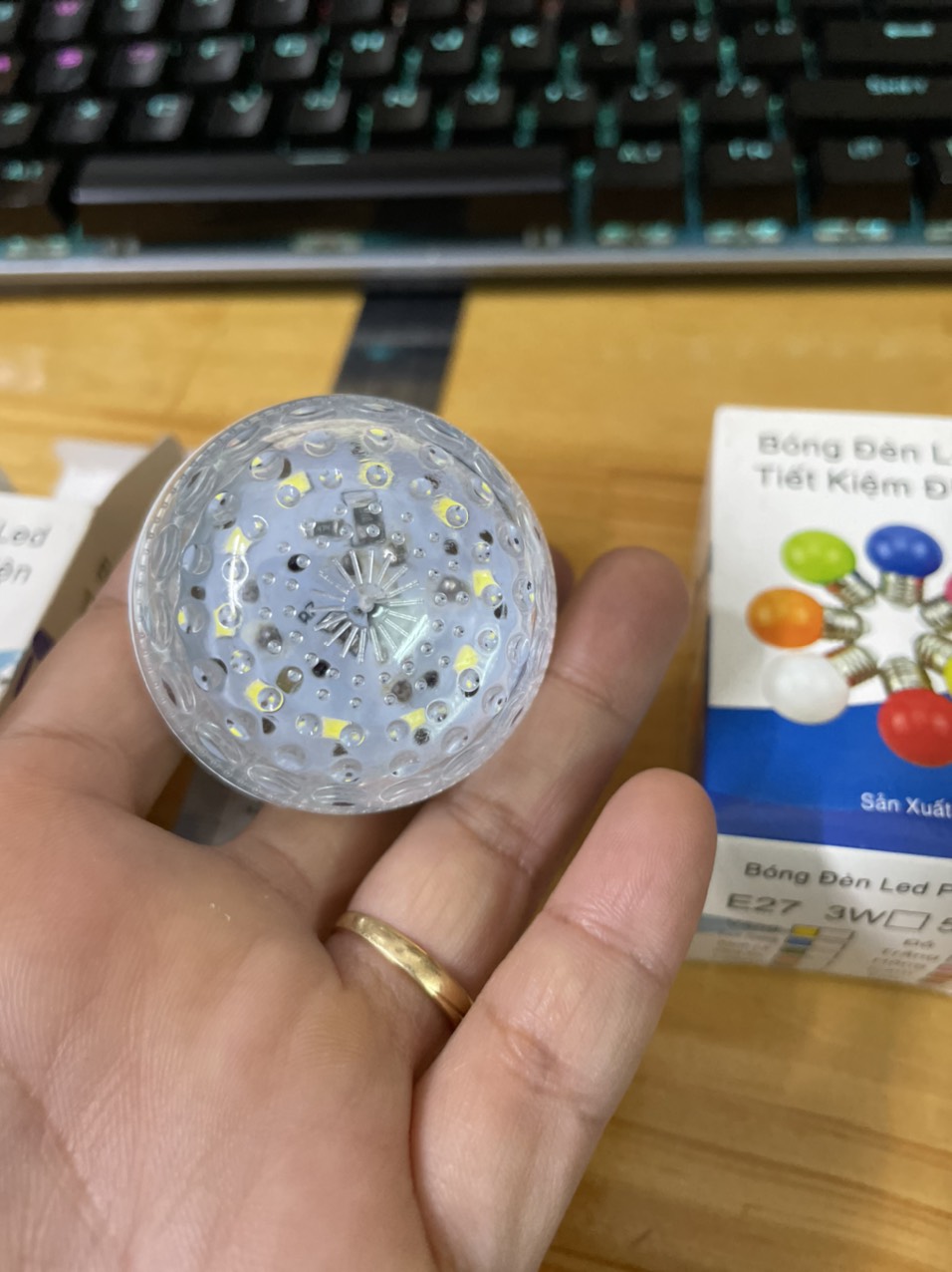 Bóng đèn led đuôi vặn 5w - 000282
