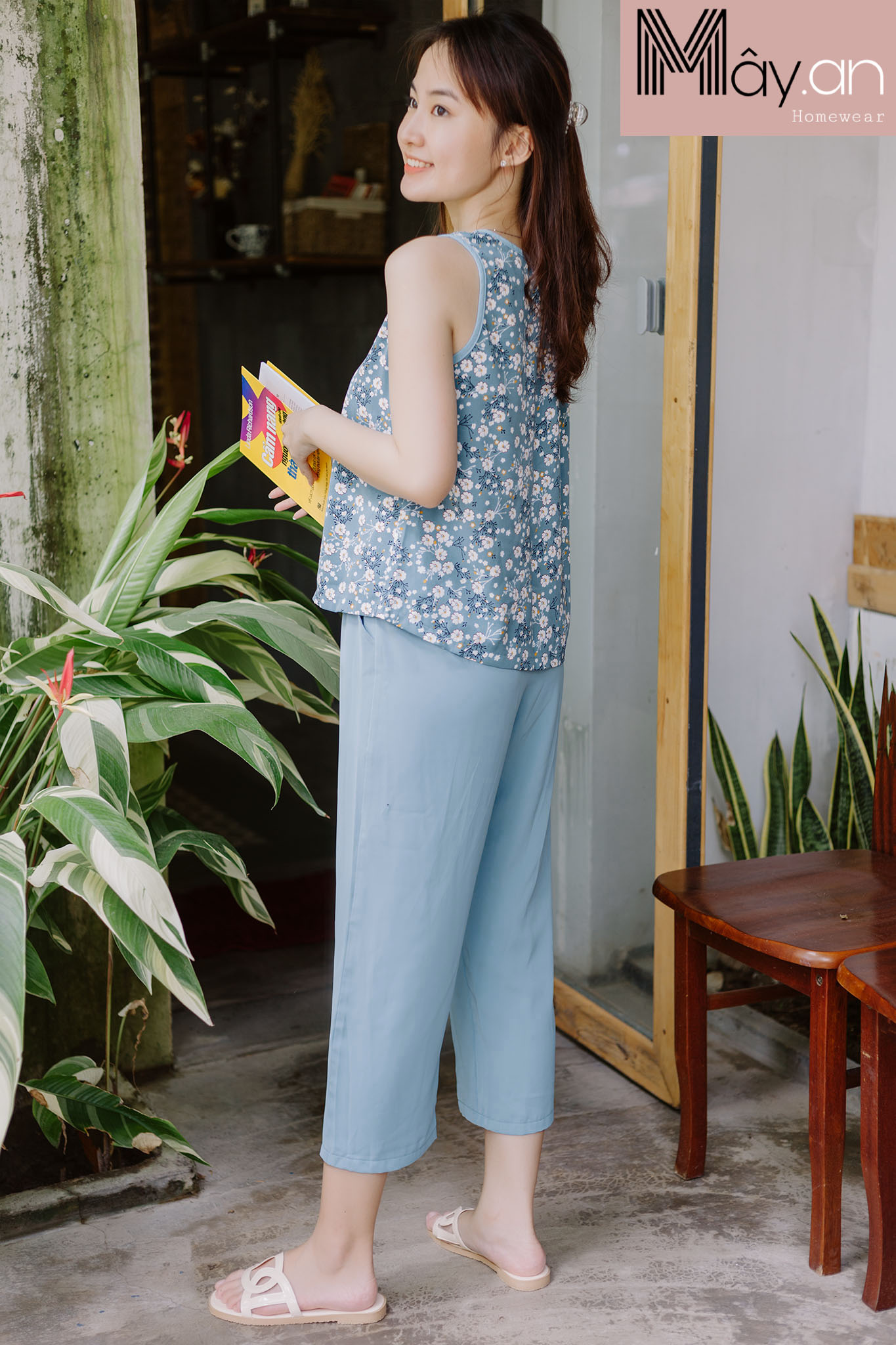 Đồ mặc nhà MÂY áo hoa sát nách quần dài lụa lạnh Hàn Quốc