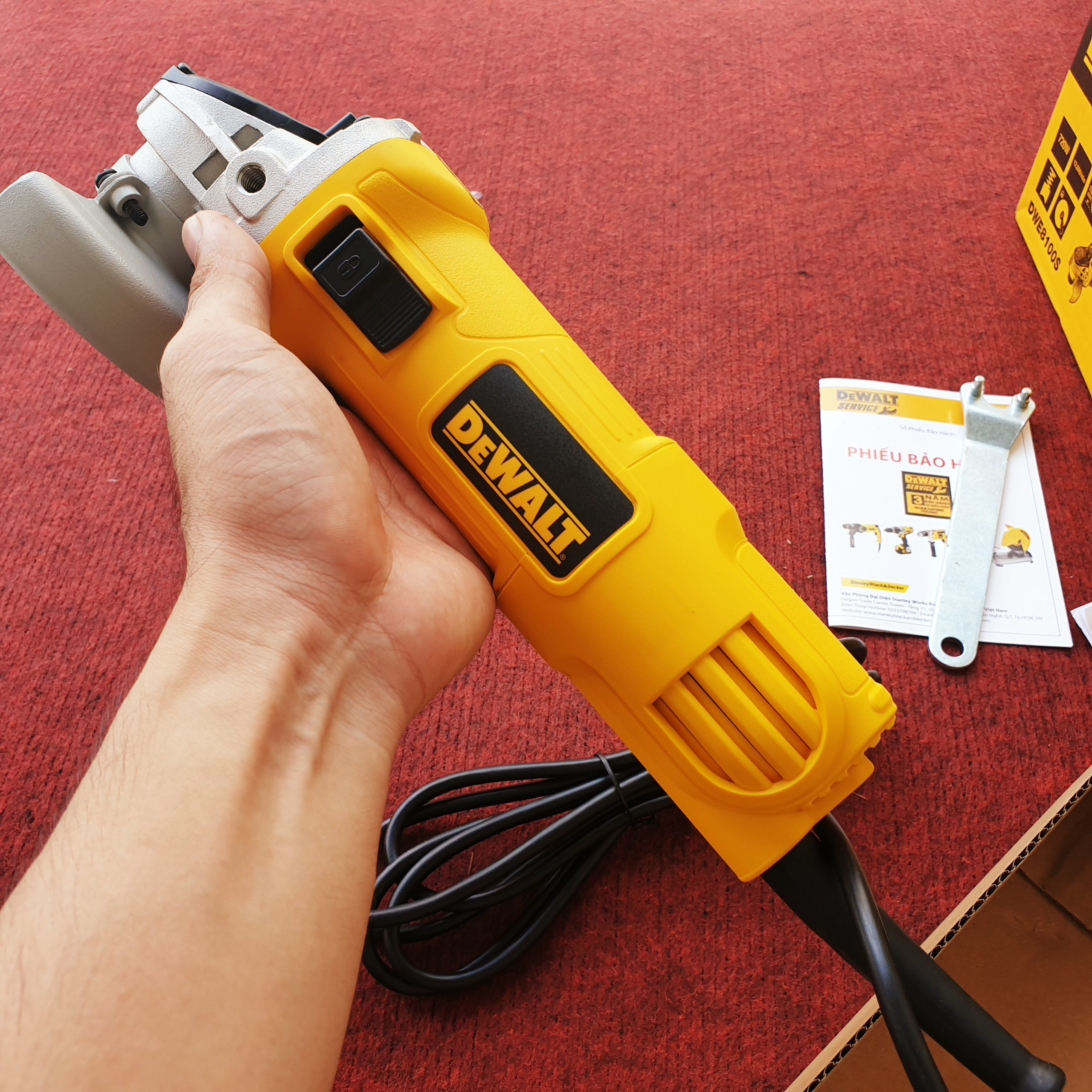 [HCM]Máy mài góc Dewalt DWE8100S công tắc trượt