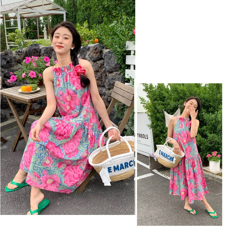 Váy maxi mẹ và bé gái cổ yếm đi biển