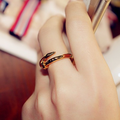Nhẫn đinh nam nữ thời trang
