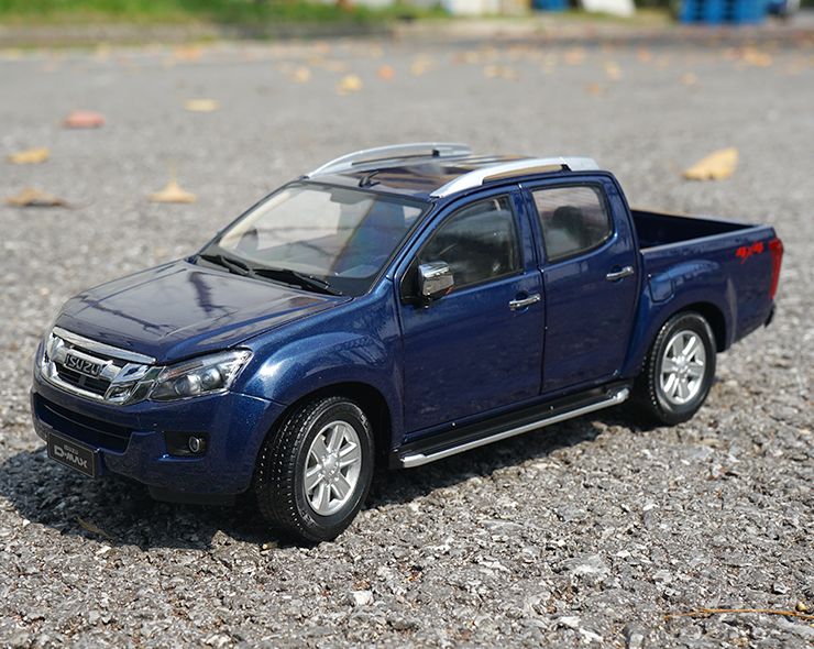 Mô hình xe Isuzu D-Max tỉ lệ 1:18