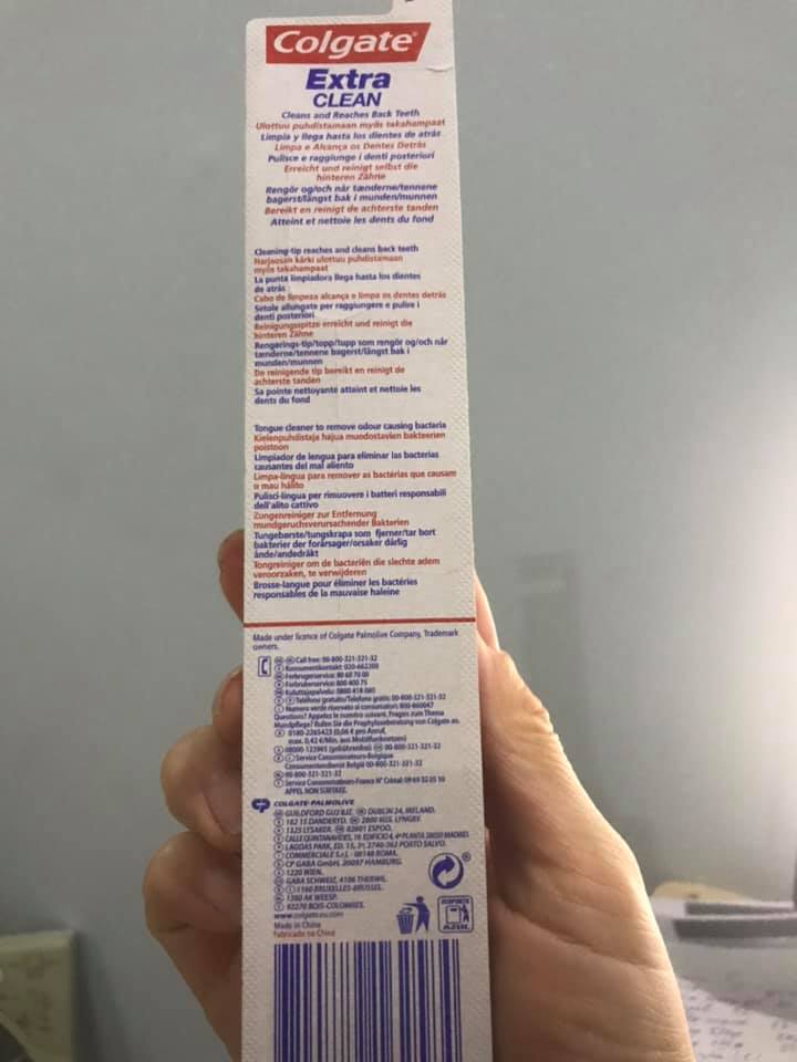 Bàn chải đánh răng Colgate Extra Clean