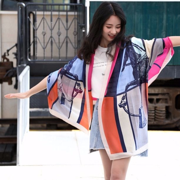 Mô phỏng khăn lụa phụ nữ chống nắng bằng khăn biển mới Khăn Lụa Satin in Khăn lụa bãi biển mỏng