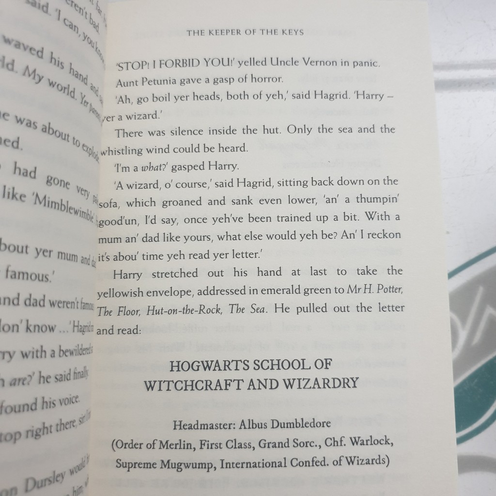 Sách Ngoại văn: Harry Potter Và Hòn Đá Phù Thủy (Tiếng Anh)