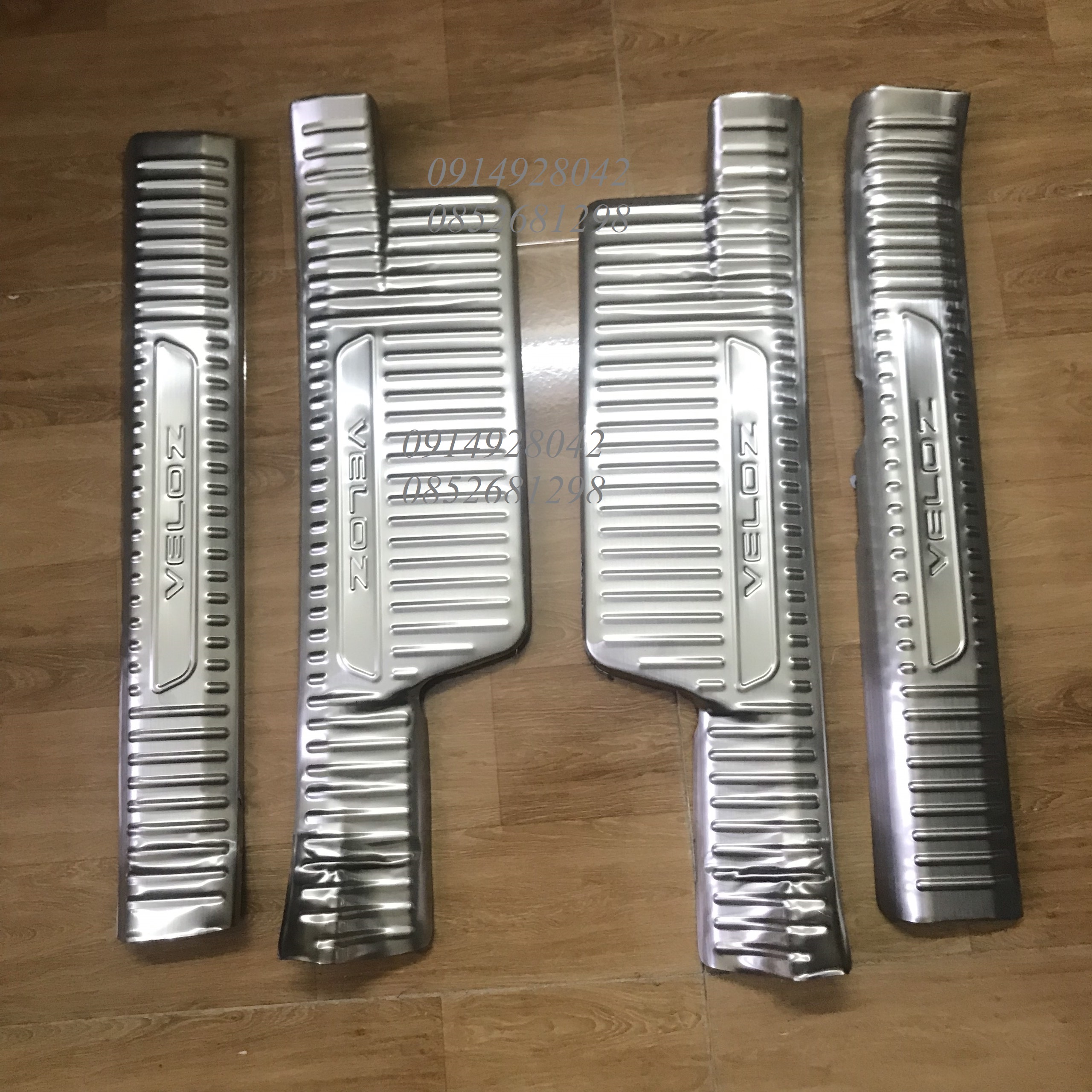 Bộ ốp bậc giẫm , Nẹp bước chân trong inox xe Toyota Veloz Cross đời 2022,2023