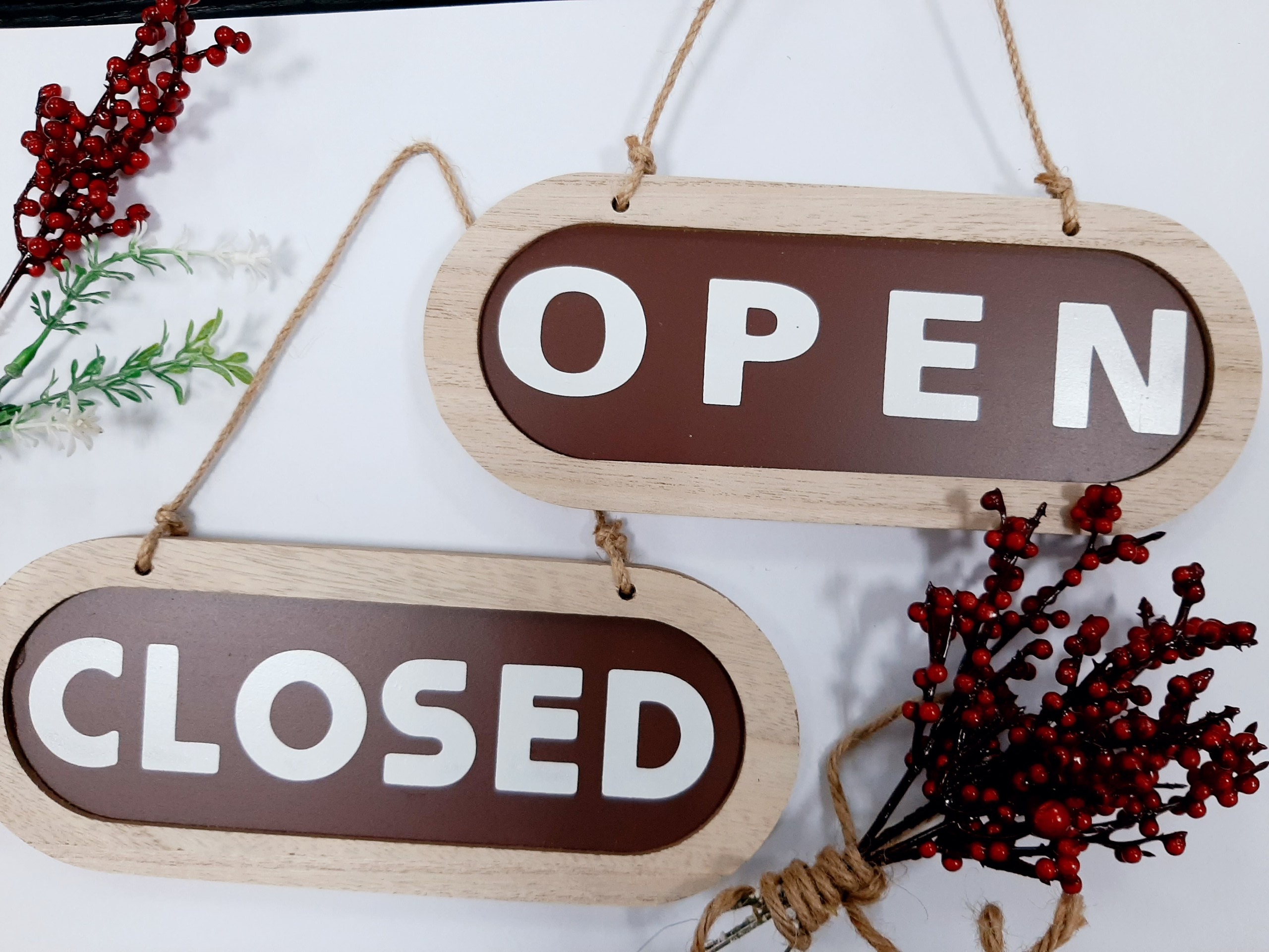 Bảng treo trang trí 2 mặt open/close bằng gỗ thanh lịch
