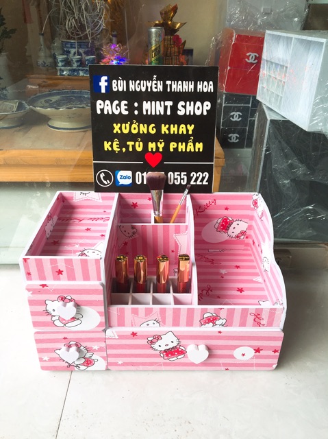 Kệ mỹ phẩm max 35cm hello kitty sọc núm tim
