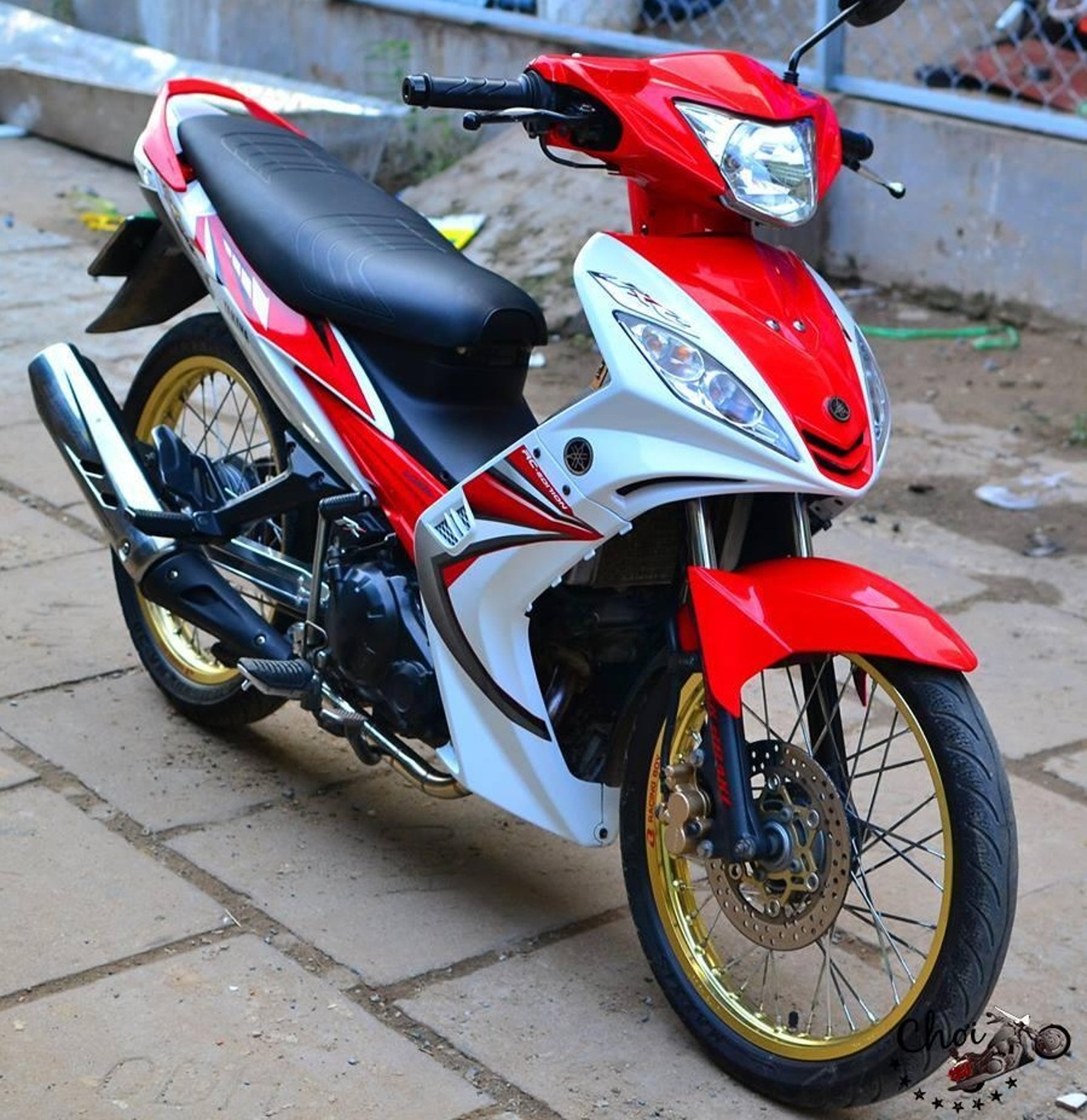 tem xe exciter 2006 trắng đỏ