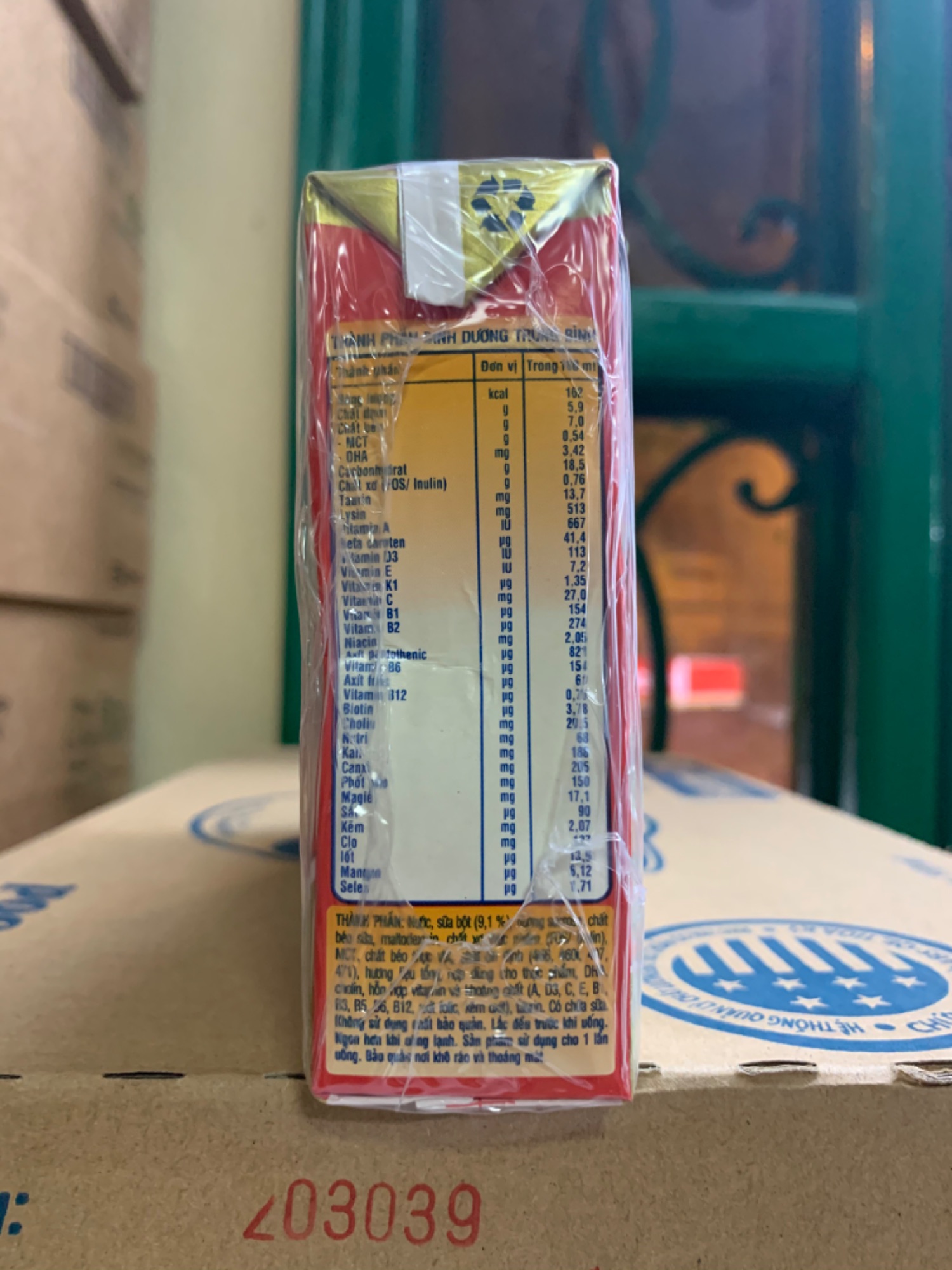 Thùng Sữa bột pha sẵn Nuti Grow Plus đỏ 180ml